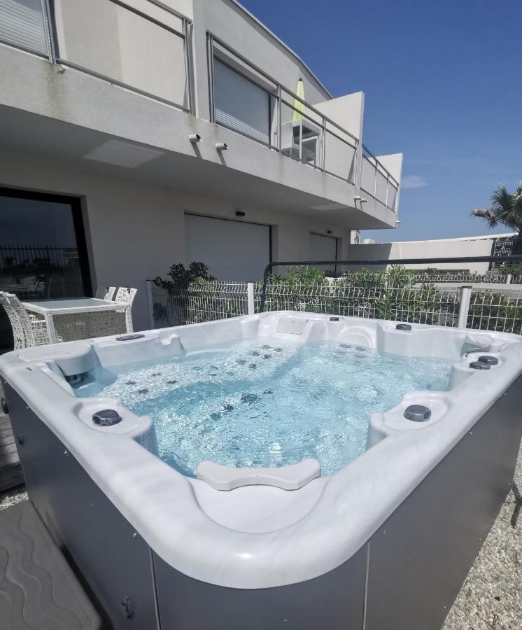 Le Nautilia Residence De Luxe "Reservee Aux Couples" Agde Exterior photo