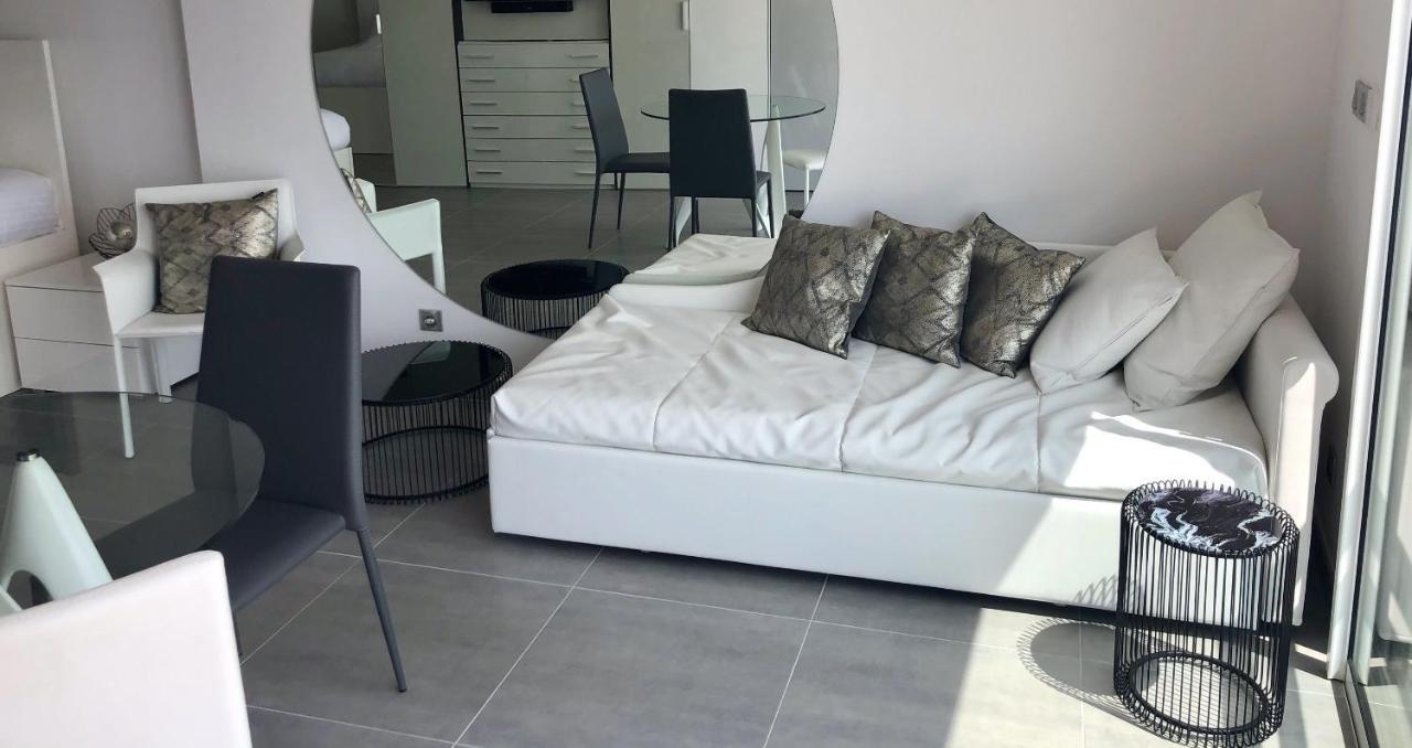 Le Nautilia Residence De Luxe "Reservee Aux Couples" Agde Exterior photo